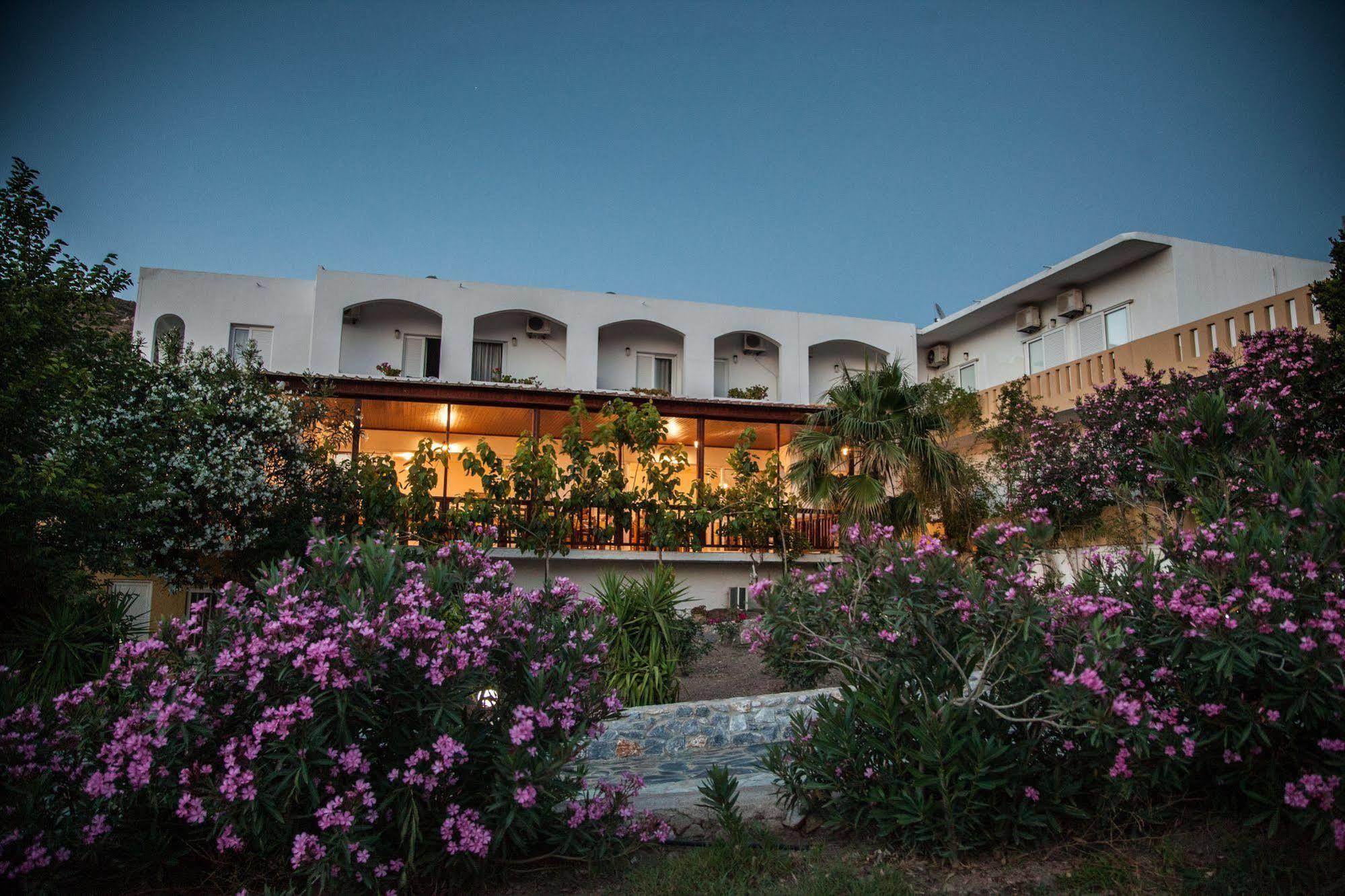 דמנוני Ammoudi Hotel מראה חיצוני תמונה